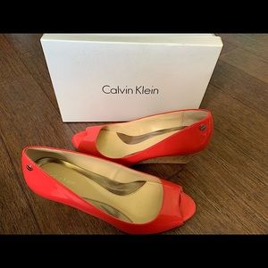 🌸 New in Box Calvin Klein Shelly Coral Patent peep toe
